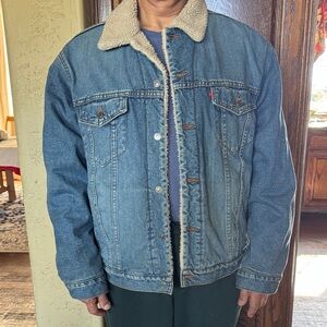 Men’s XL Levi’s Standard Trucker Jacket w/ Sherpa Lining